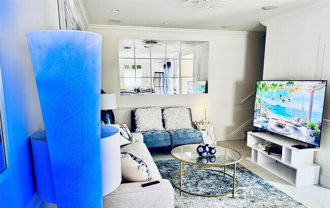 Photo - 1010 NE 8th Ave