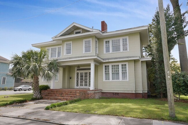 Building Photo - Renovated 2 bedroom 1 bathroom with office space Baldwin Park