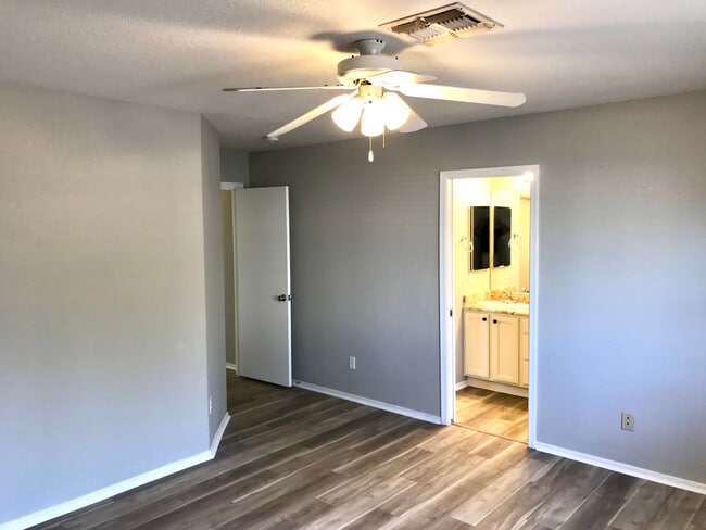 Photo - 1323 W Desert Cloud Pl