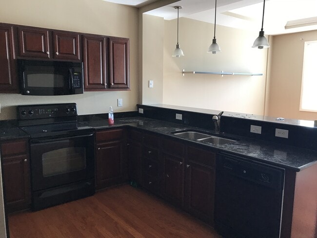 605 #407 W Market St