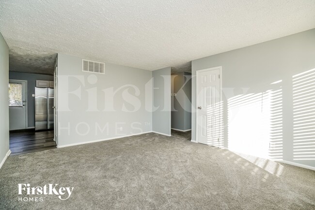 Photo - 614 Palace Ln