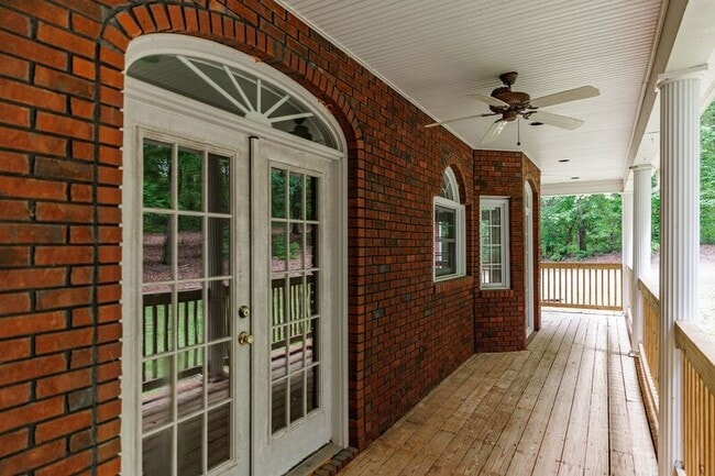 Photo - 580 Wolf Creek Trail