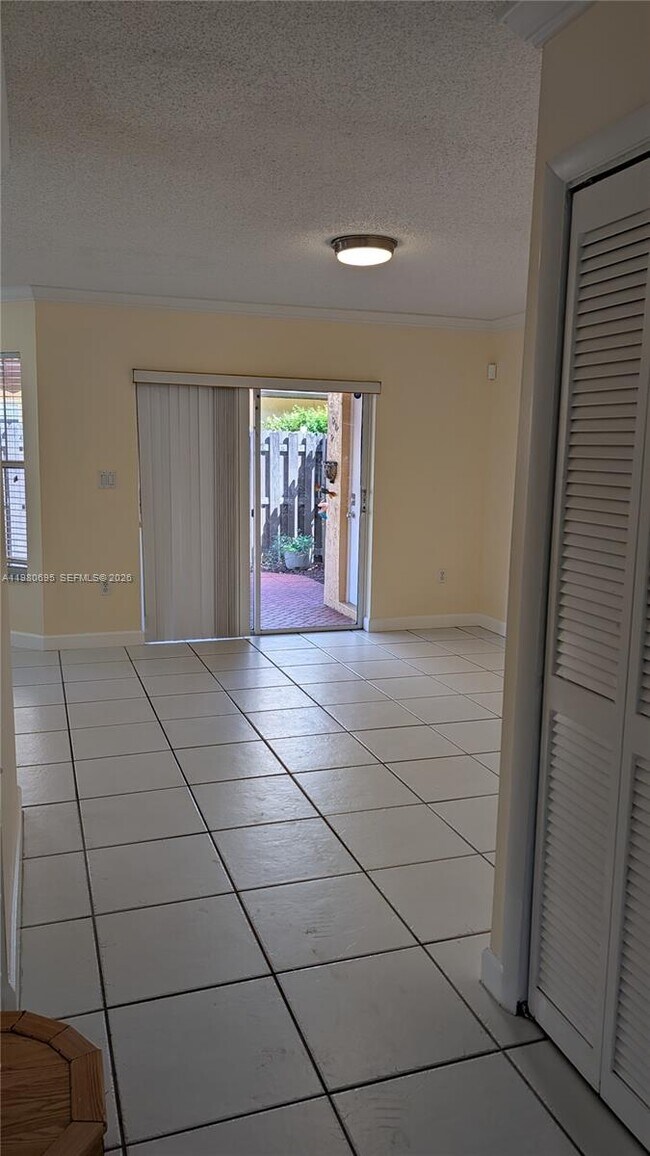 Photo - 202 W Forest Oak Cir