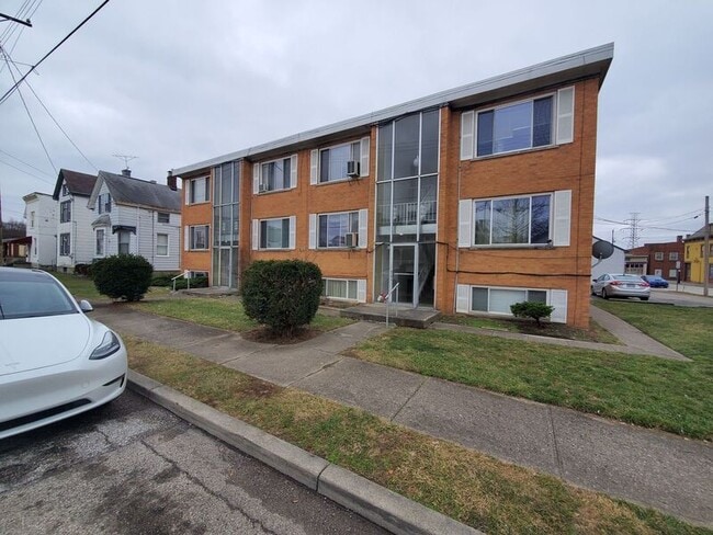 Building Photo - 325 Pike St Unit 325 Pike St #10