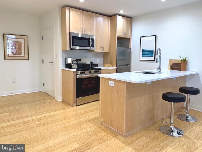 Building Photo - 1302 S 18th St Unit 1