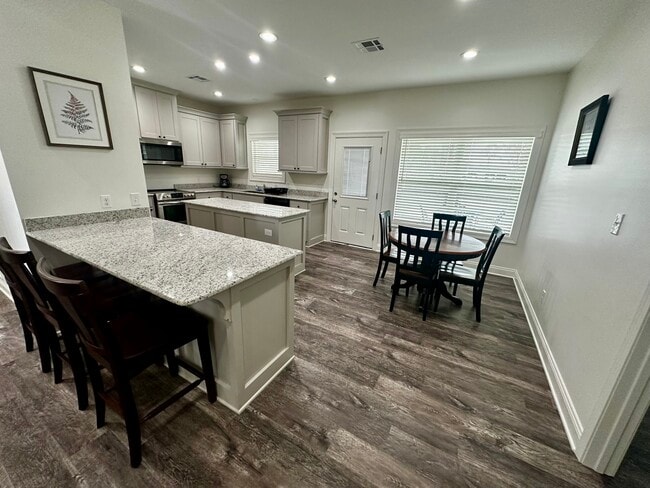 Photo - 2310 Timberlane Dr