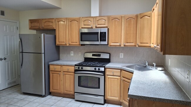 Photo - 514 25th St Unidad 206