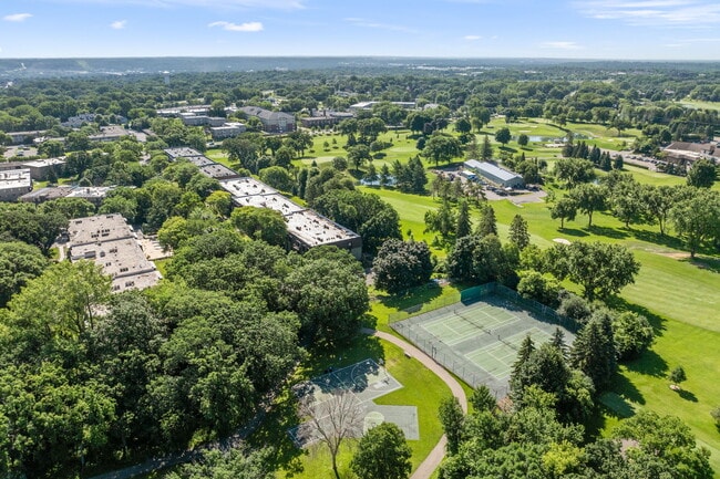 Country Club Manor Apartments