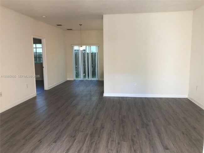 Photo - 2733 NE 3rd Ct Unidad 103