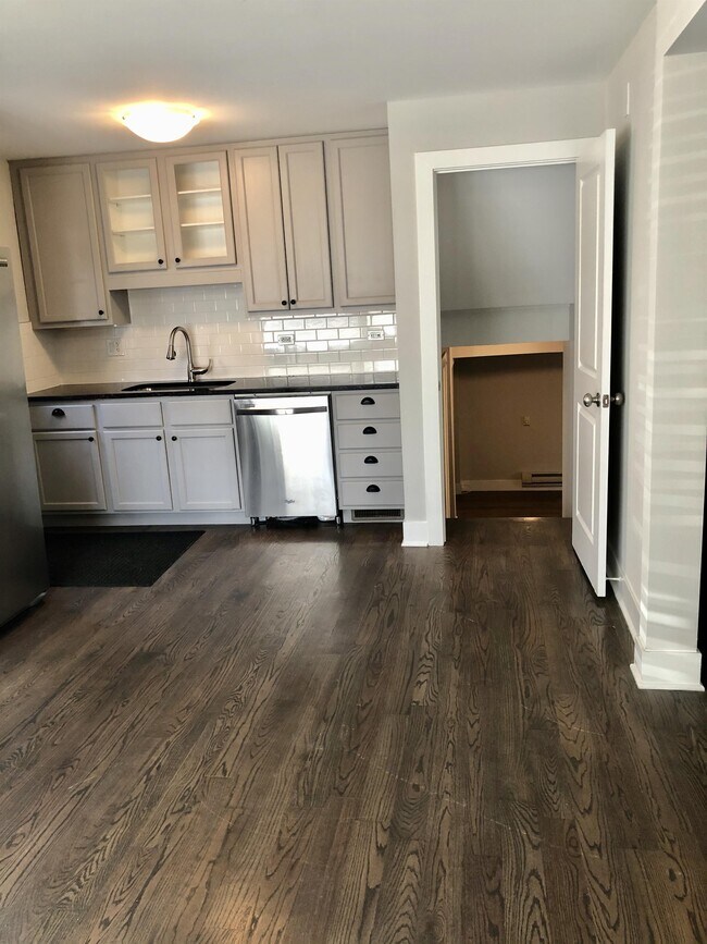 Photo - 4244 Gilbert Ave