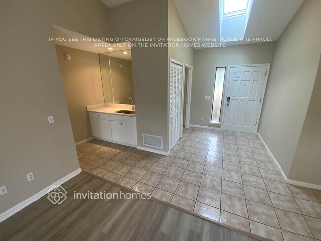 Photo - 2171 Aztec Dr W