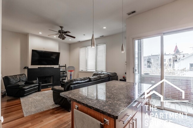 Photo - 1354 W Augusta Blvd Unit 201