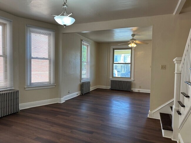 Photo - 27 N Chestnut St