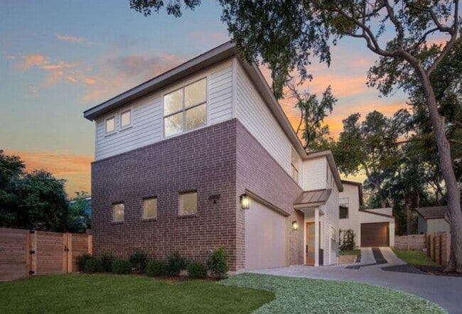 Building Photo - 6902 Northeast Dr