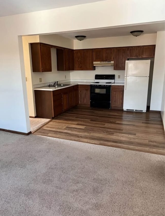 Building Photo - 675 Laura St