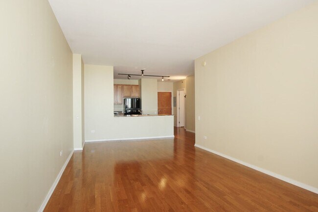 Photo - West Loop Beautiful 1b unit