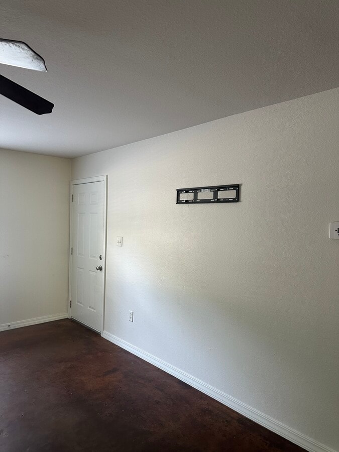 Photo - 1424 Sullenberger Ave