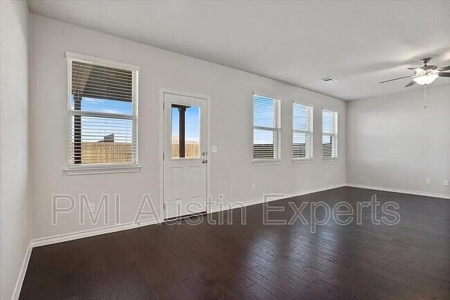 Photo - 405 Coba St
