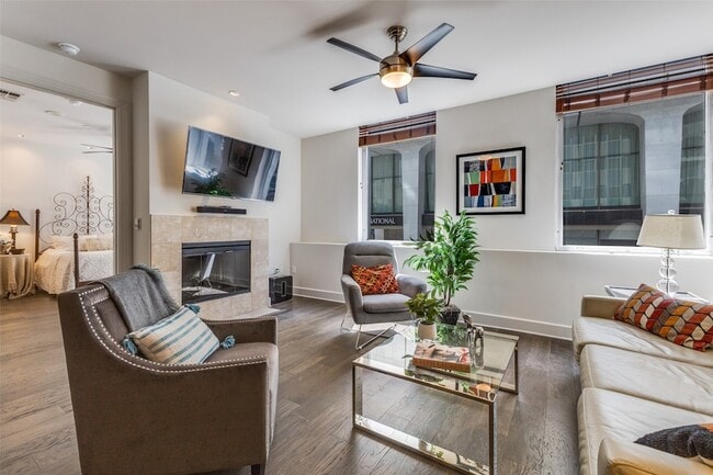 Building Photo - 1505 Elm St Unit 204