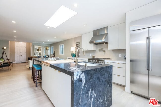 Photo - 9016 Dicks St