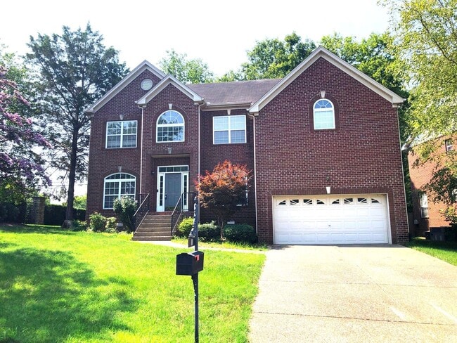4-Bedroom Home in Hendersonville! - 4-Bedroom Home in Hendersonville!
