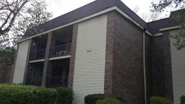 Building Photo - 1855 Poplar Woods Cir E Unit 206