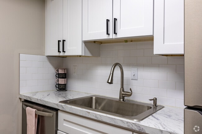 2BR, 1BA - 909SF Kitchen