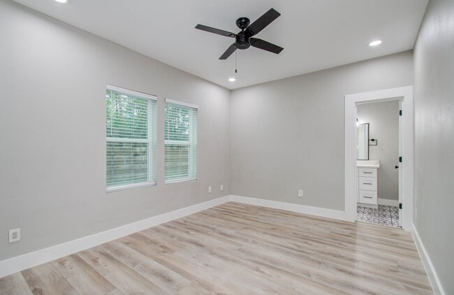 Photo - 2114 Oatfield Dr
