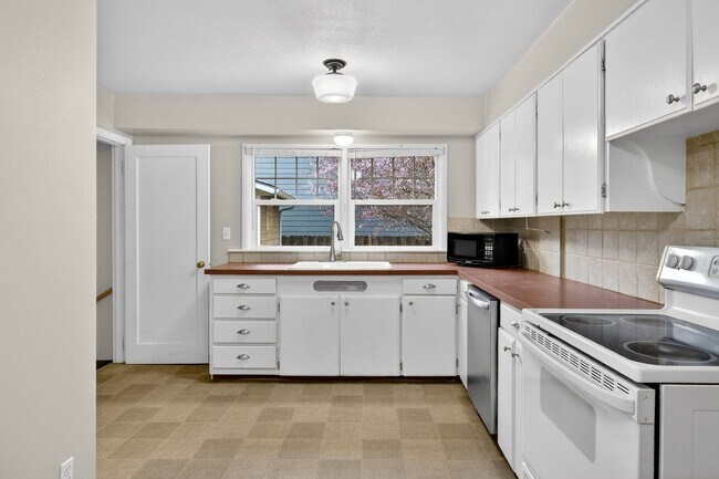 Photo - 3660 SE Tenino St