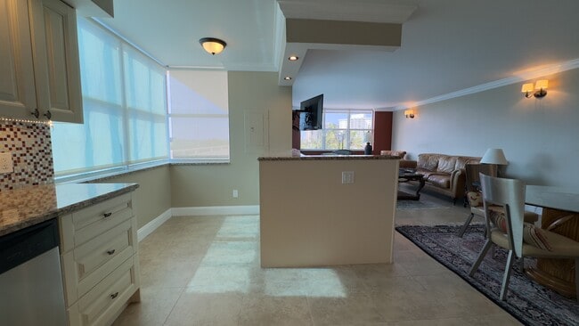 Photo - 5200 N Ocean Blvd Unidad 511