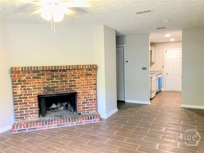 Photo - 410 Lexington Heights