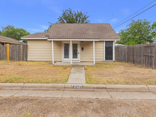 Photo - 2325 Bell St