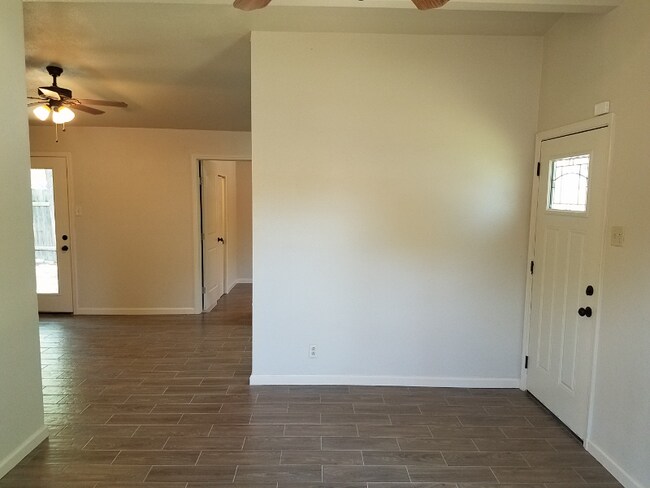 Photo - 5227 Vlg Gln Dr