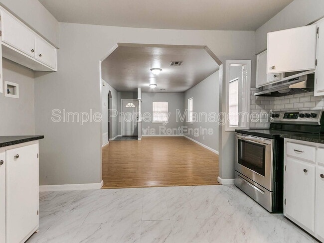 Photo - 137 S Draper Ave