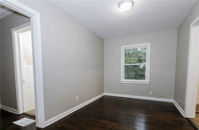 Photo - 1123 Graymont Dr SW