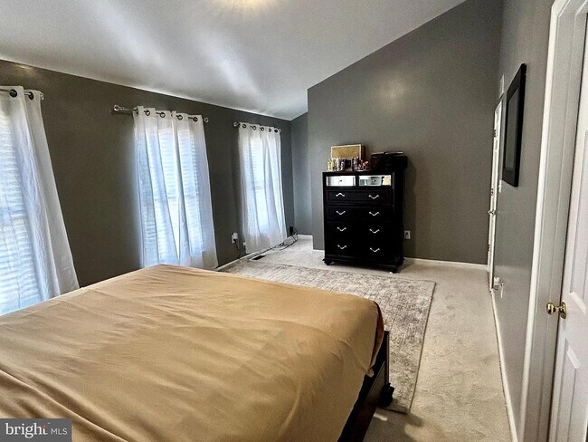 Photo - 358 Stonehedge Ln