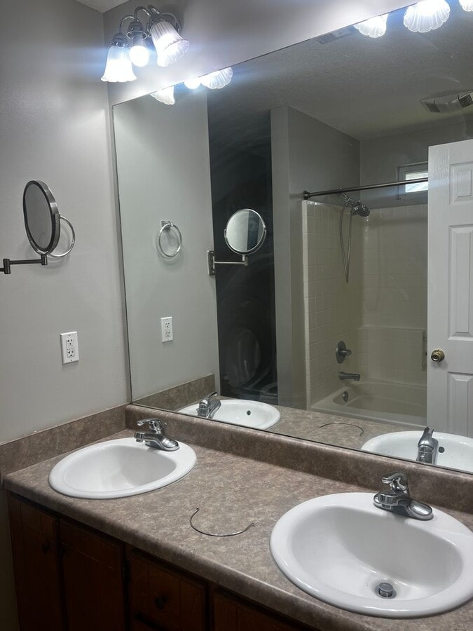 Photo - 3/2 Centrally located!
