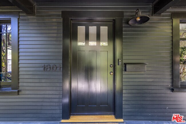 Photo - 1801 Redcliff St