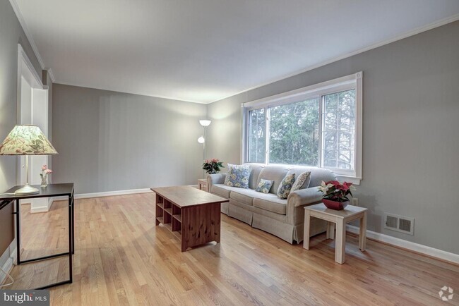 Building Photo - 10430 Armstrong St Rental