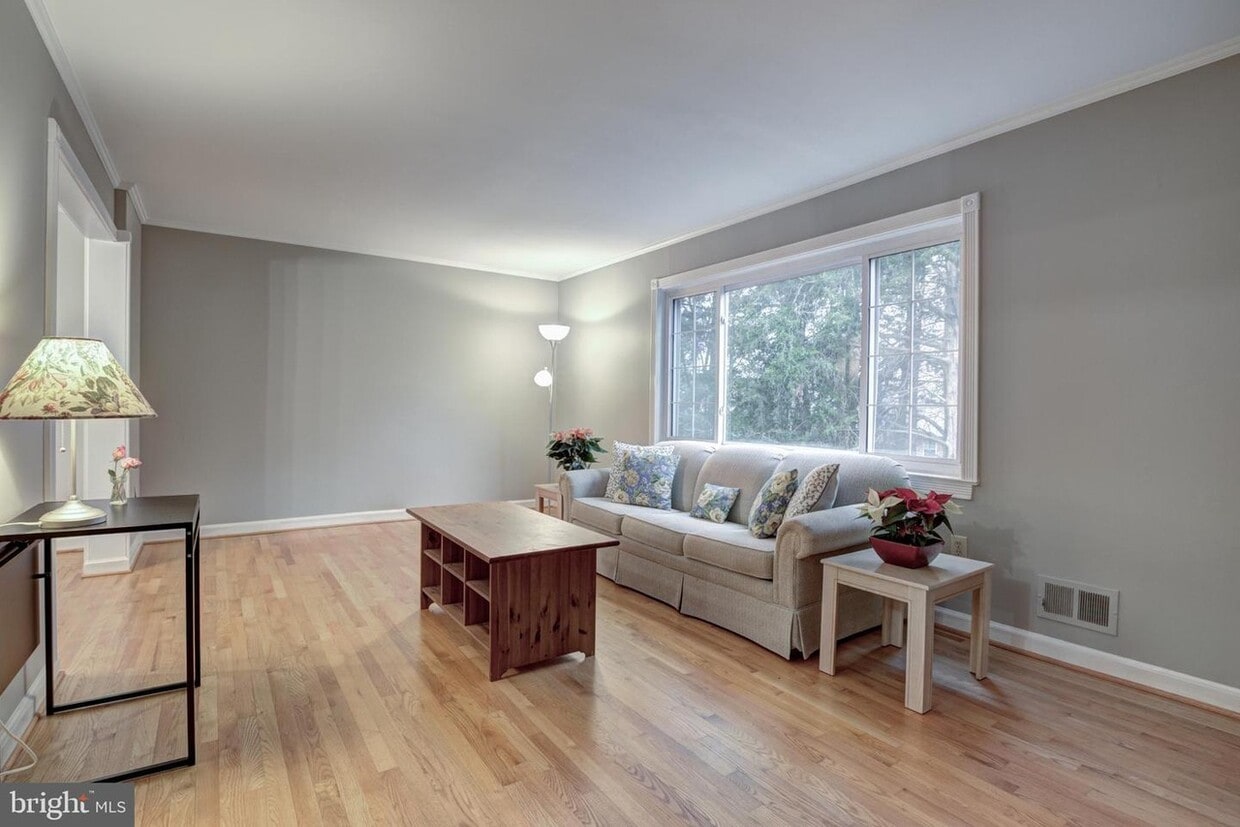 Photo - 10430 Armstrong St (Fairfax, VA)