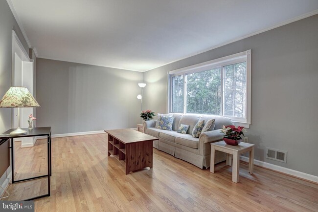 Building Photo - 10430 Armstrong St Rental
