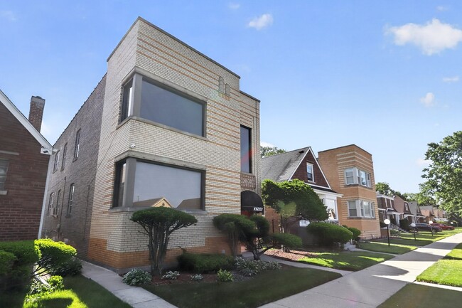 Building Photo - 11207 S Emerald Ave