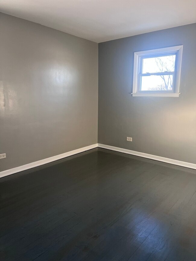 Photo - 664 Sibley Blvd