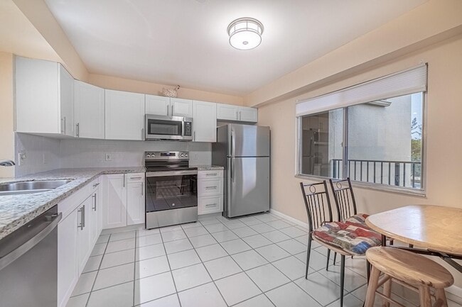 Photo - 901 SW 141st Ave Unit 406M