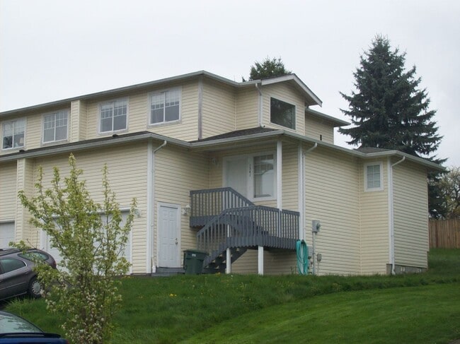 Building Photo - Preleasing, 4 Bedroom Townhouse Just Minutes from WWU with Yard and Deck!