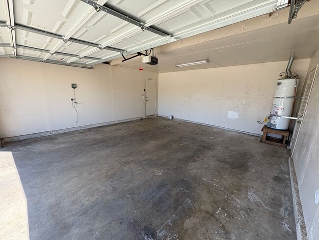 Photo - 869 Belmont St