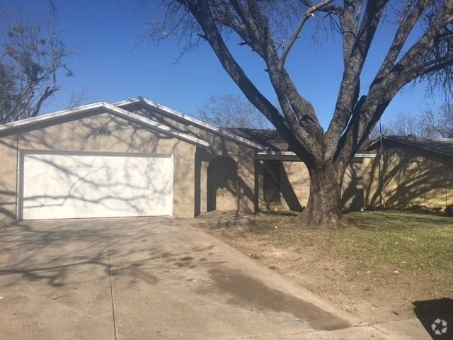 Building Photo - 853 Lexington Dr Rental