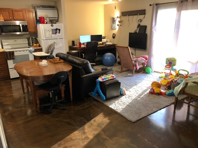 Photo - 1554 Beloit Ave Unit 1554 Beloit Ave