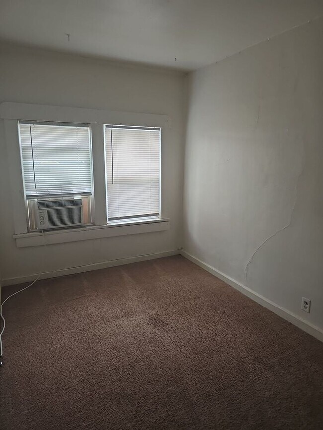 Photo - 2 bedroom, 1 bathroom Apartment! AUGUST 2025! Unidad Apt #09