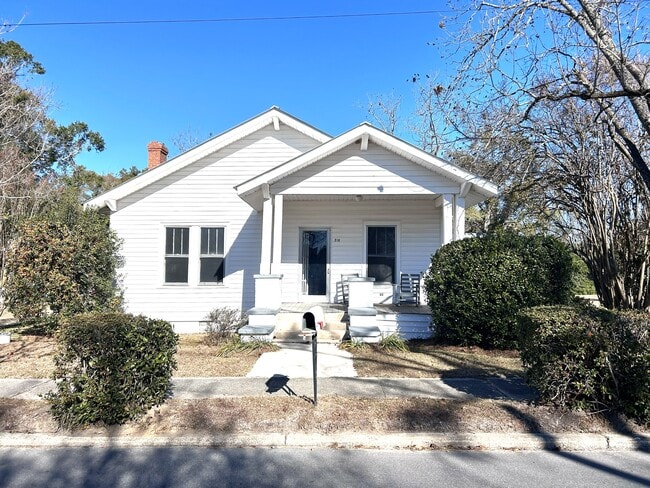 Building Photo - 216 Singleton Ave